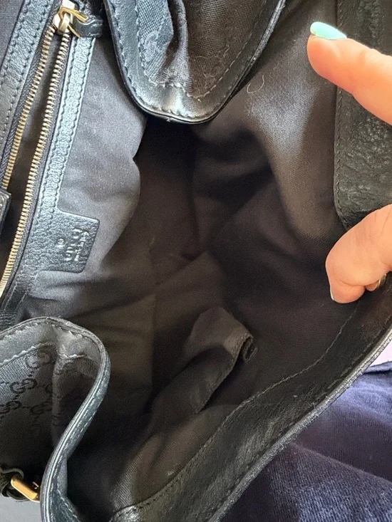 Gucci Black GG Canvas Shoulder Bag with Gold Hardware great condition - Picture 4 of 6